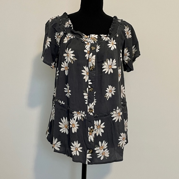 Maurices Top, L, EUC, Gray with floral print - Picture 1 of 10